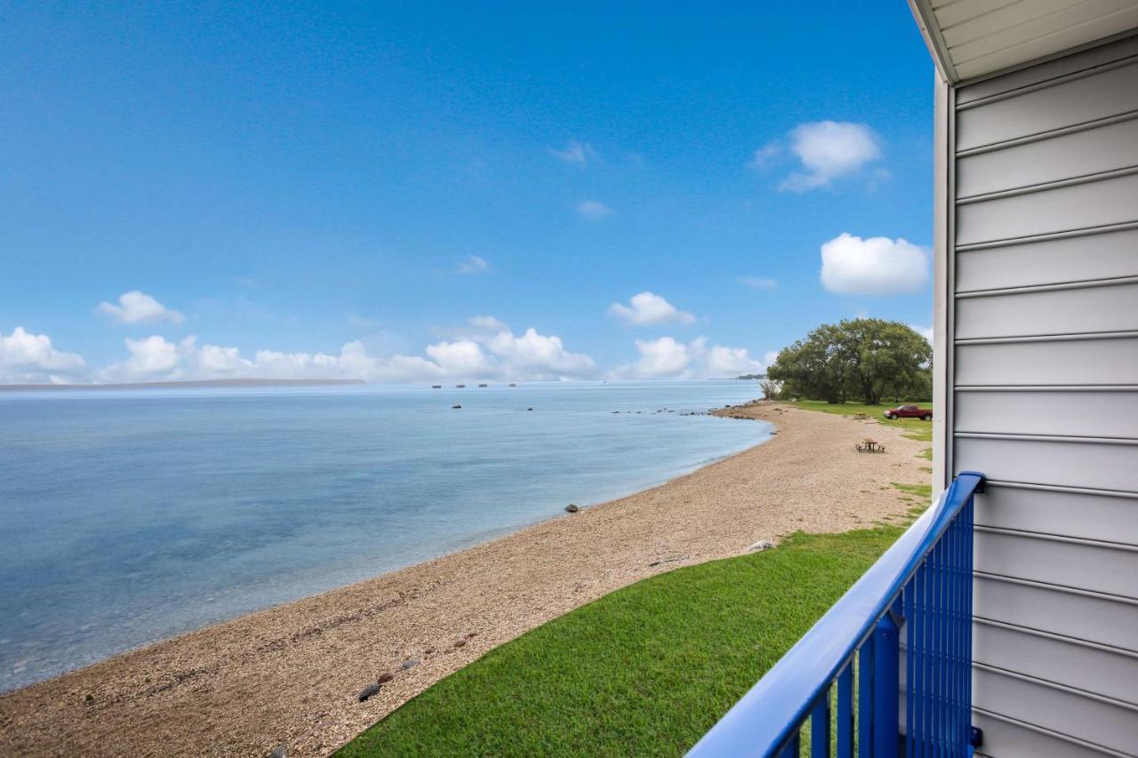 Best Western Harbour Pointe Lakefront Saint Ignace Exteriör bild