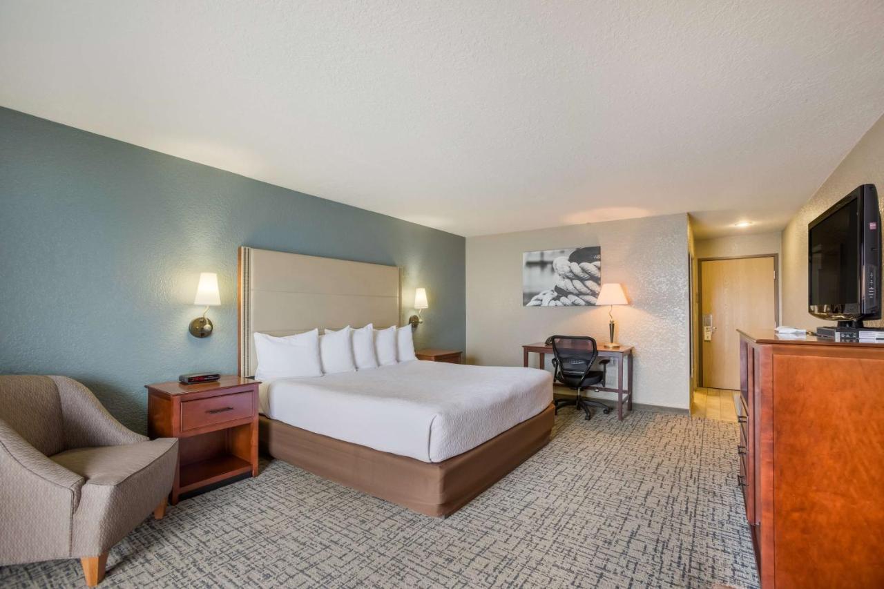 Best Western Harbour Pointe Lakefront Saint Ignace Exteriör bild